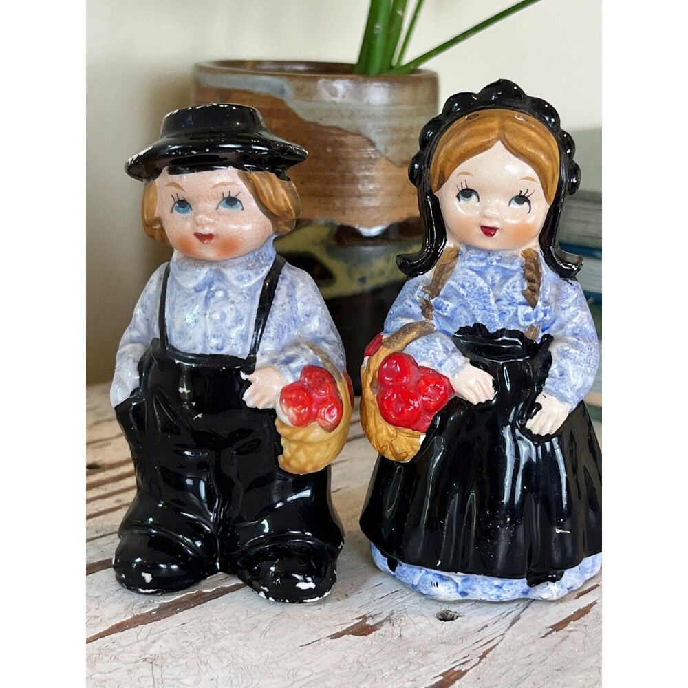 Vintage 1970's Amish Boy & Girl Couple Ceramic Salt & Pepper Shakers Farmhouse